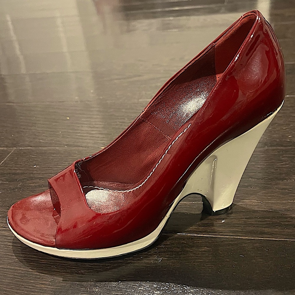 Marc Jacobs Patent Leather Peep-Toe Platform Wedge Heels / Shoes - Picture 2 of 16